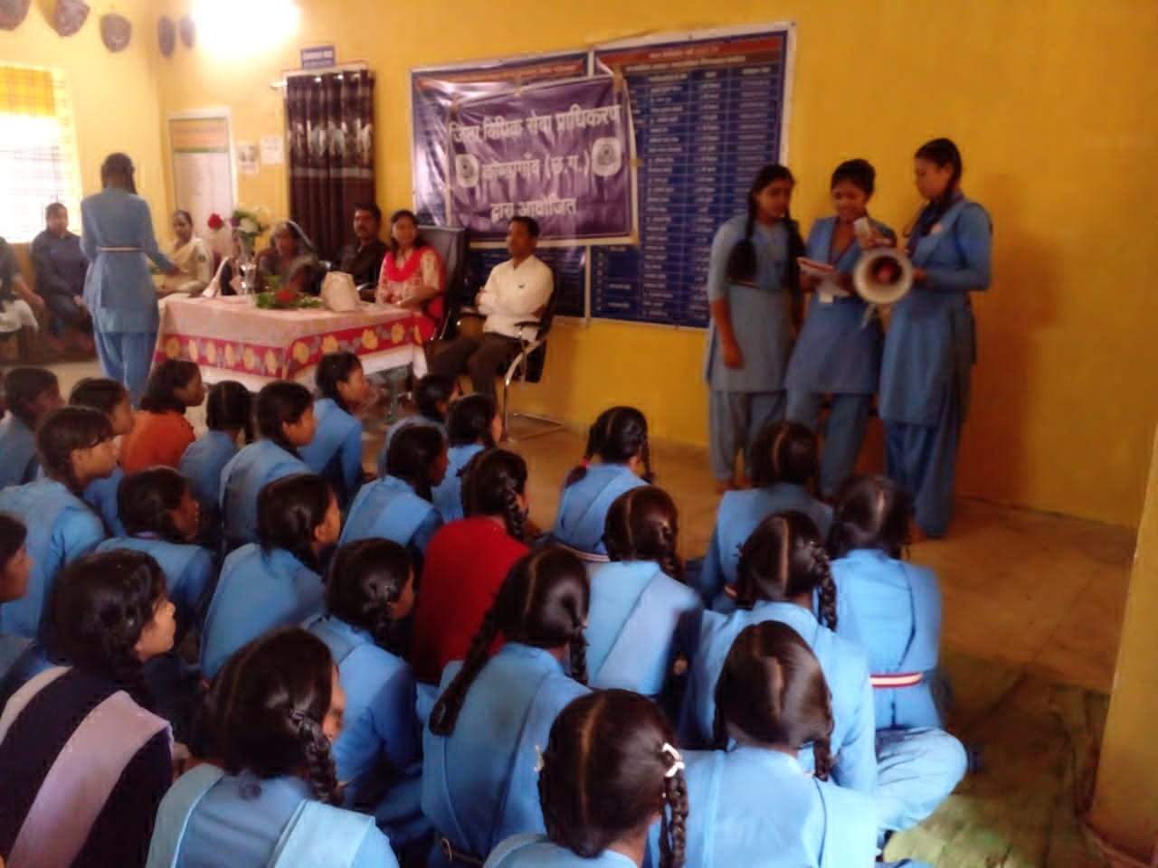 स्कूली बच्चों को न्यायिक मजिस्ट्रेट ने दी विभिन्न कानूनी जानकारियां स्कूली बच्चों को न्यायिक मजिस्ट्रेट ने दी विभिन्न कानूनी जानकारियां