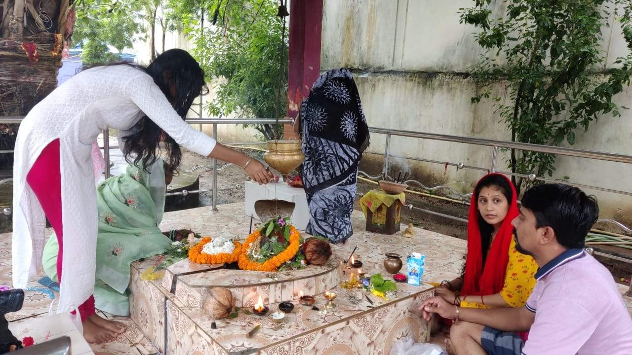 शिवालयों में हर-हर महादेव की गूंज