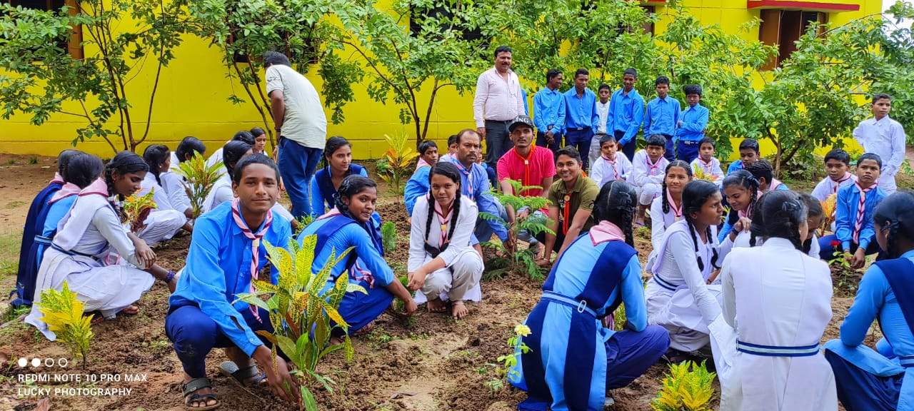 स्काउट-गाइड्स ने किया पौधारोपण स्काउट-गाइड्स ने किया पौधारोपण