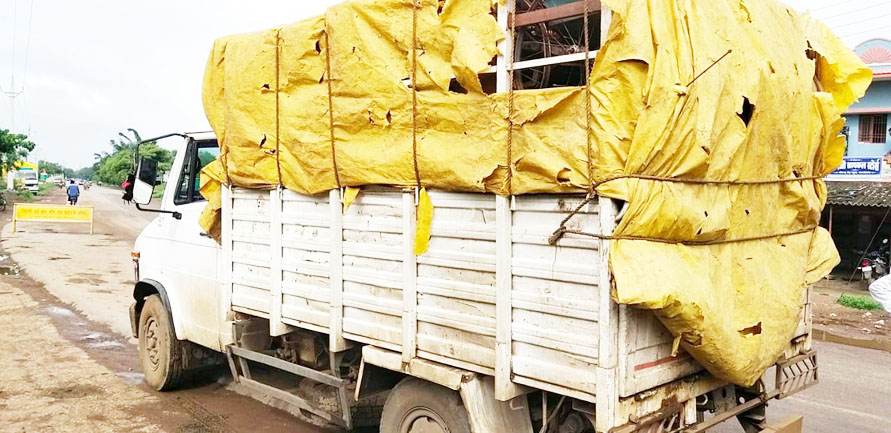 2 टन कबाड़ समेत वाहन जब्त, खैरागढ़ से नांदगांव ला रहे थे 2 टन कबाड़ समेत वाहन जब्त, खैरागढ़ से नांदगांव ला रहे थे