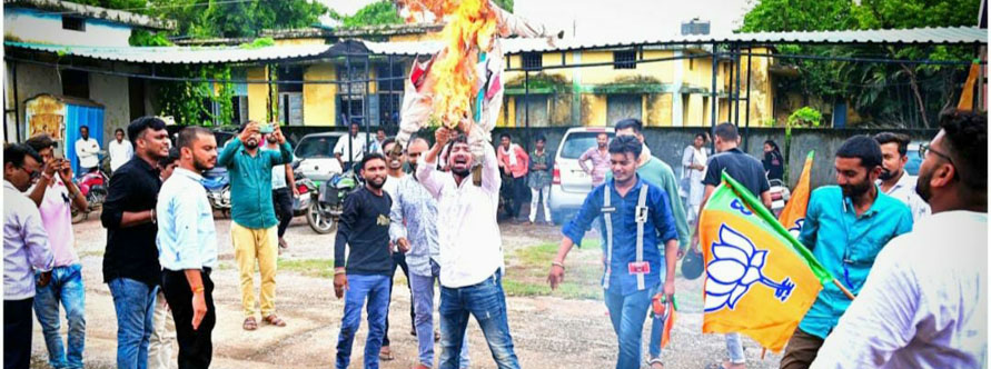 बेरोजगारी भत्ता की मांग, भाजयुमो ने फूंका सीएम का पुतला