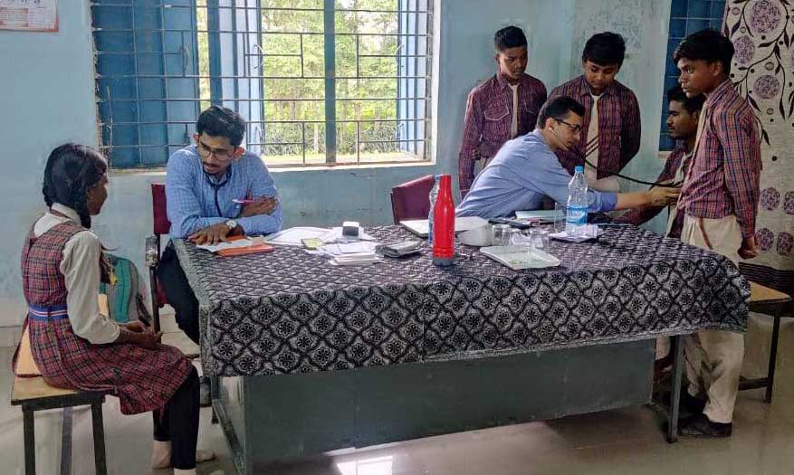 डीएवी में सघन चिकित्सा शिविर, 250 बच्चों व कर्मियों की जांच