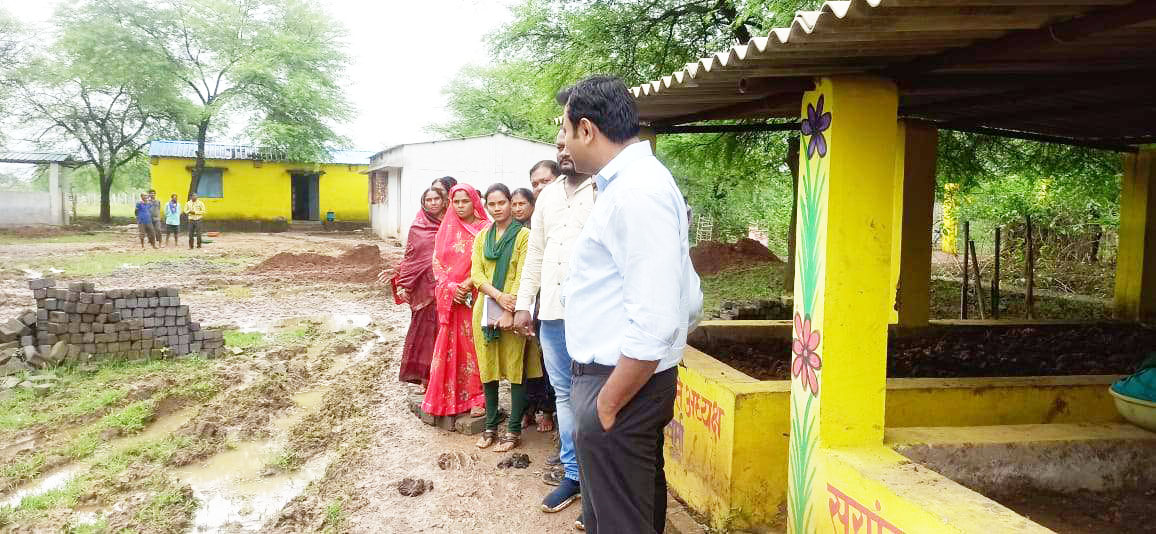 ग्रामीणों ने कहा-यहां नर्स नहीं है, प्रसव में होती है तकलीफ ग्रामीणों ने कहा-यहां नर्स नहीं है, प्रसव में होती है तकलीफ