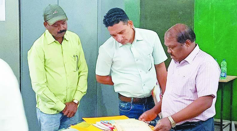 निरीक्षण में 35 कर्मी गैरहाजिर, नोटिस