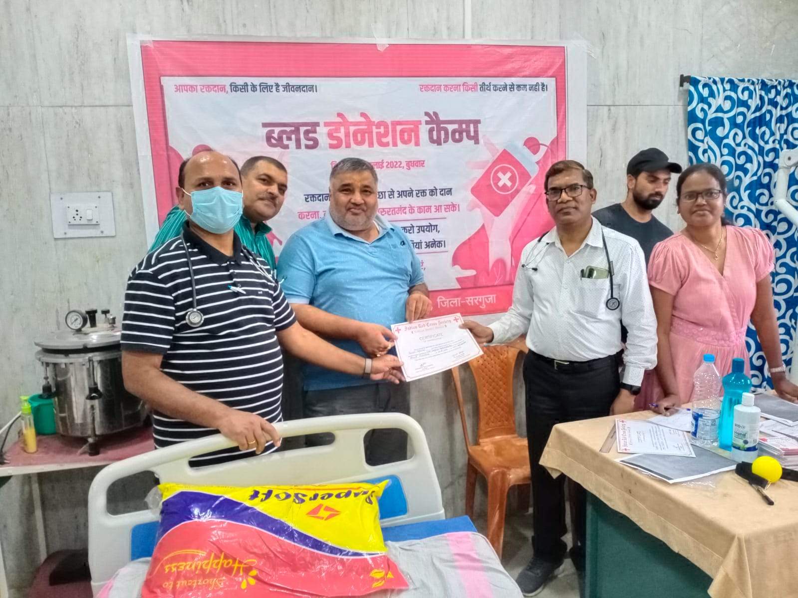 पूर्व नपं अध्यक्ष राजेश सहित 33 लोगों ने किया रक्तदान