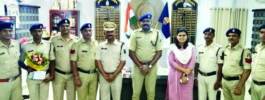 एक प्र.आर. व 6 आरक्षक पदोन्नत