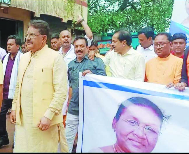 द्रौपदी मुर्मू के राष्ट्रपति निर्वाचित होने पर जश्न में डूबा जशपुर