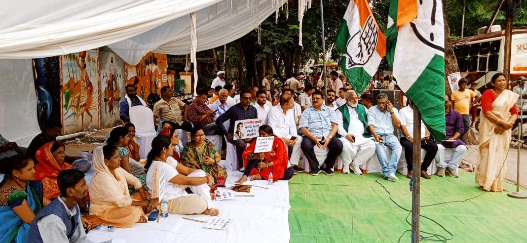 सोनिया को ईडी नोटिस, विरोध में धरना-प्रदर्शन