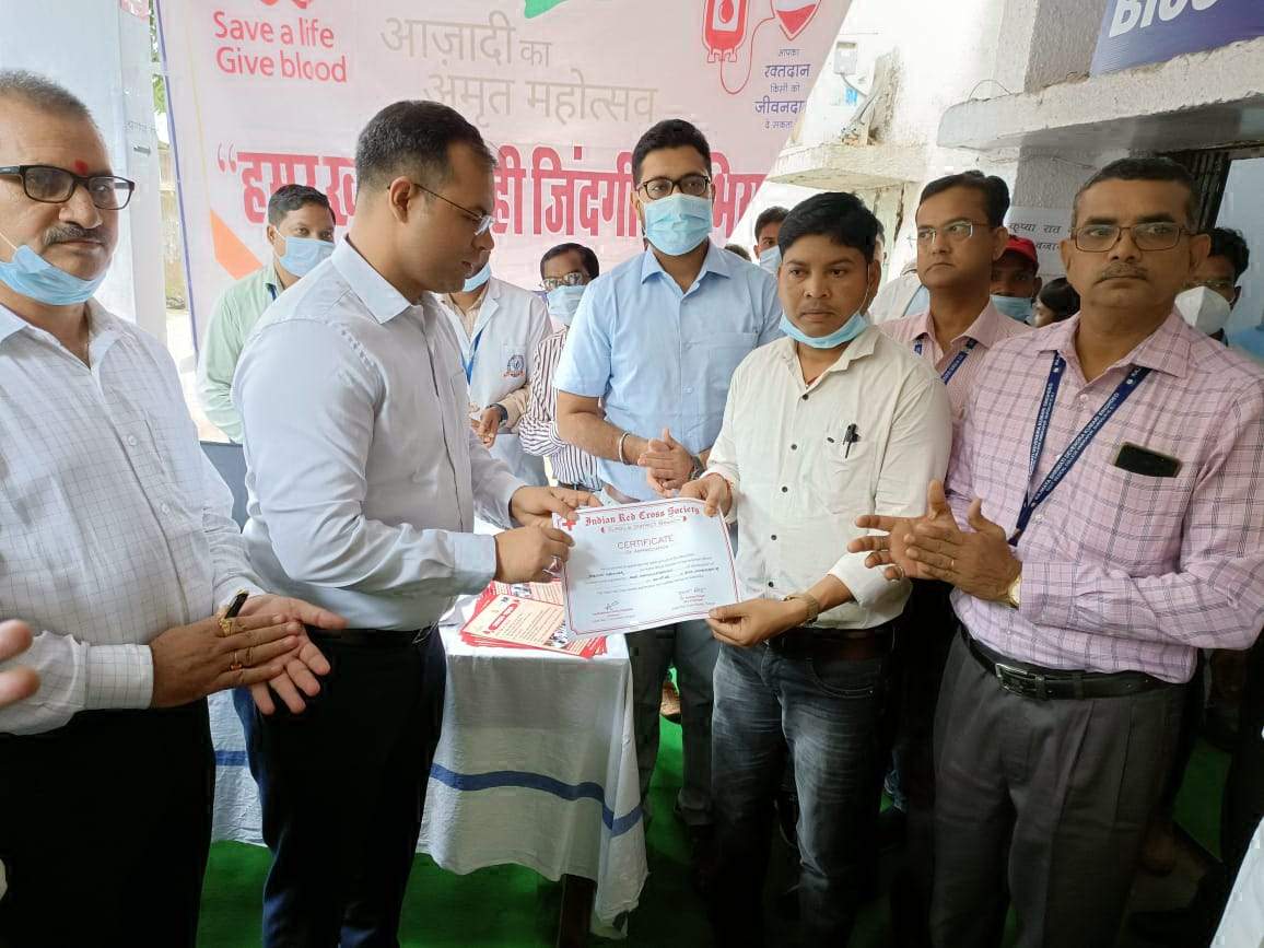 शिक्षा विभाग ने किया सर्वाधिक 180 यूनिट रक्तदान