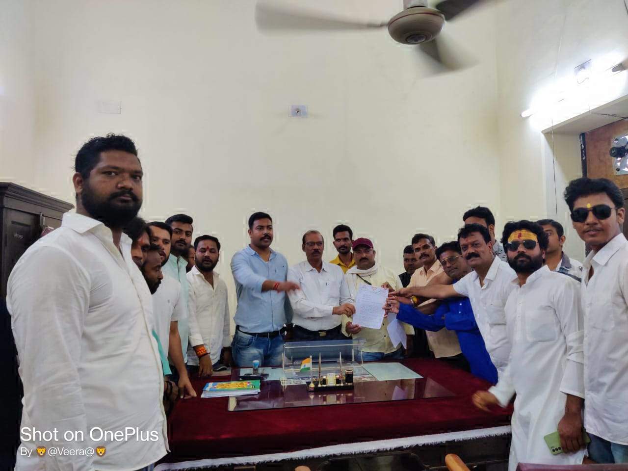 खाद संकट के निराकरण के लिए भाजपा ने राज्यपाल को सौंपा ज्ञापन