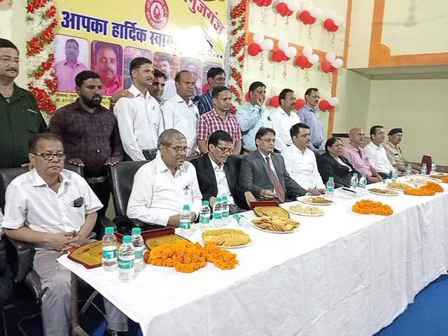 रक्तदाताओं को किया सम्मानित, सराहना