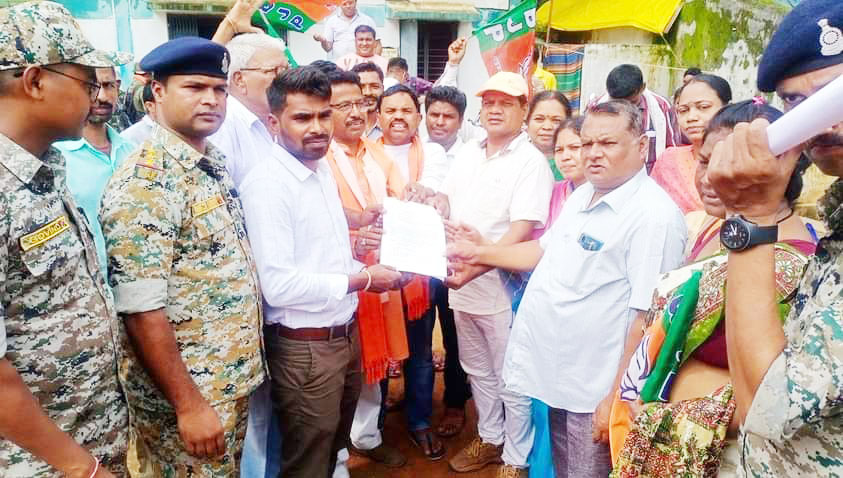 भाजपा का लैम्प्स में धरना