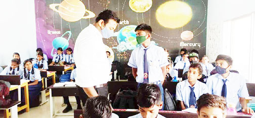 छात्रों से हुए रूबरू हुए कलेक्टर, स्वामी आत्मानंद इंग्लिश मीडियम स्कूल का किया निरीक्षणा छात्रों से हुए रूबरू हुए कलेक्टर, स्वामी आत्मानंद इंग्लिश मीडियम स्कूल का किया निरीक्षणा