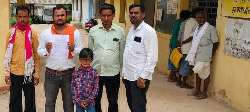 हाईस्कूल के प्रांगण में निर्माणाधीन बाउंड्रीवॉल के गड्ढे में गिरने से बालक गंभीर