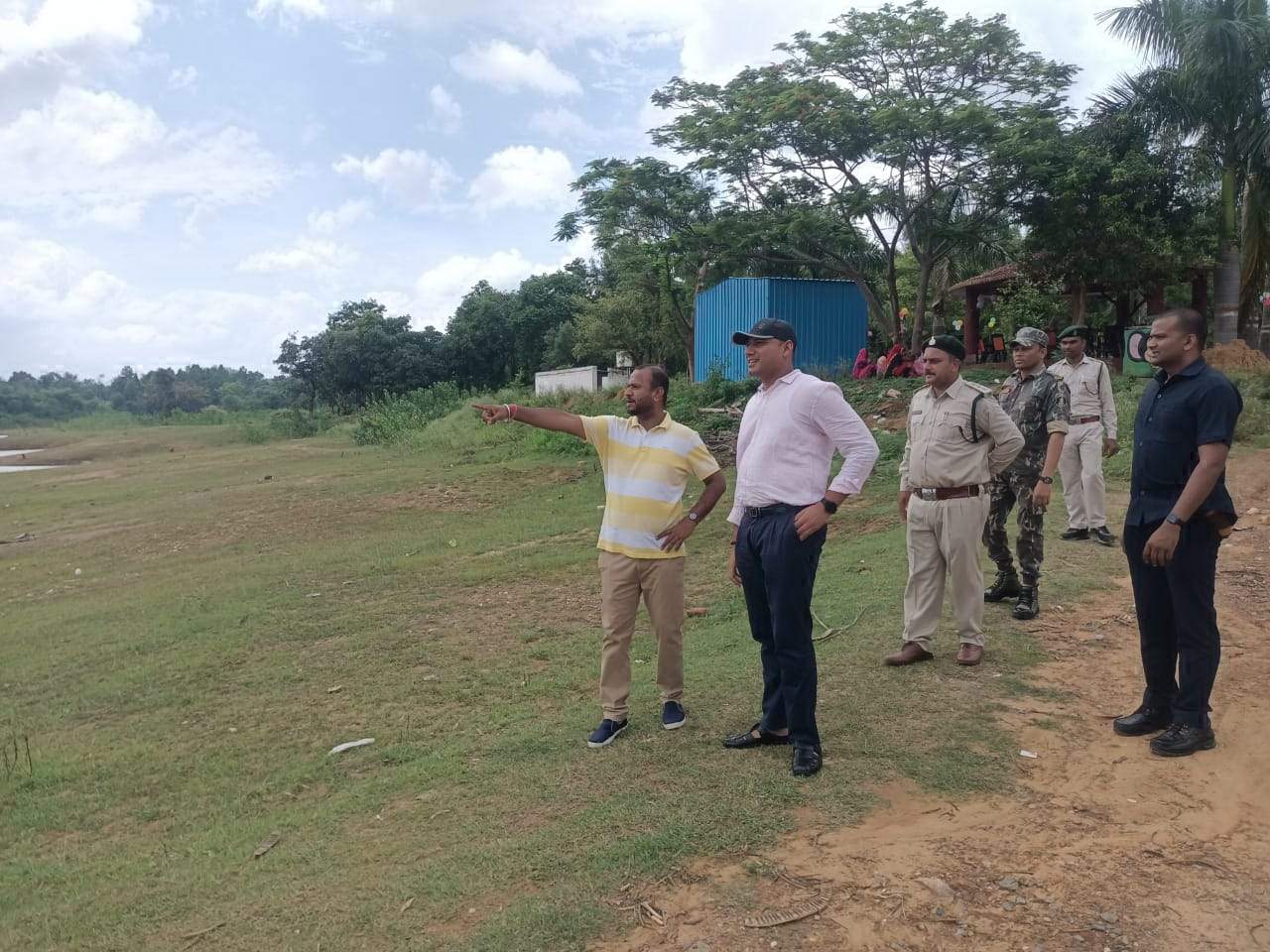 कलेक्टर ने वन वाटिका को और सुंदर स्वरूप प्रदान करने दिए निर्देश