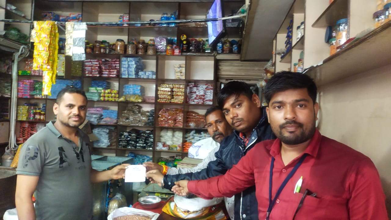 11 दुकानों में  निगम की दबिश,   5 किलो पॉलीथिन जब्त