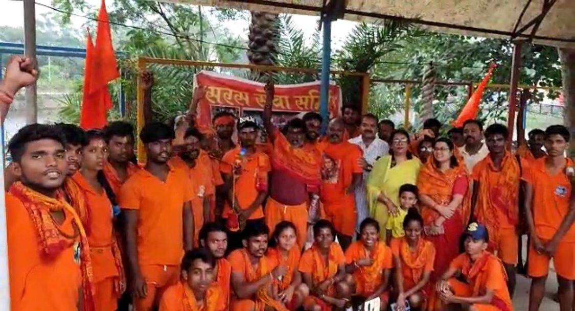 4 सौ किमी पैदल चलकर कावडिय़ों का दल अंबिकापुर पहुँचा, जोरदार स्वागत