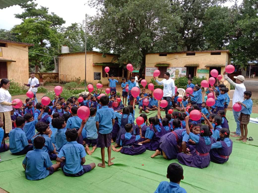 बच्चों के मानसिक स्वास्थ्य को बेहतर व स्वस्थ रखने ध्यान योग समेत कई गतिविधियां बच्चों के मानसिक स्वास्थ्य को बेहतर व स्वस्थ रखने ध्यान योग समेत कई गतिविधियां