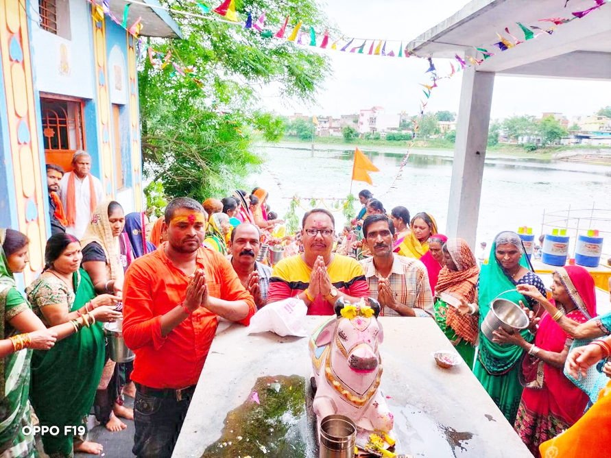 भगवान भोलेनाथ में सहस्त्र जलाभिषेक भगवान भोलेनाथ में सहस्त्र जलाभिषेक