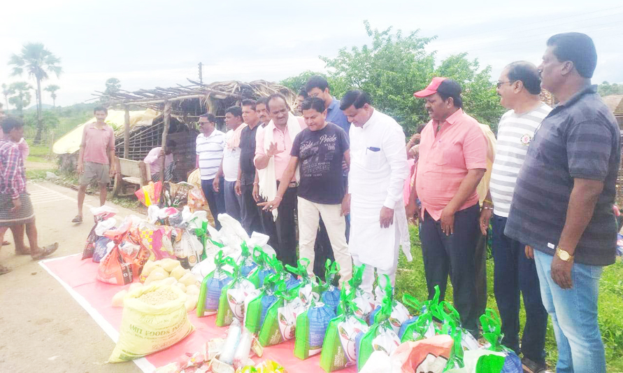 शिक्षा से ही समाज में जागरूकता- कलेक्टर