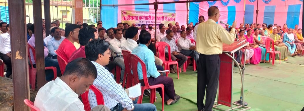 शासकीय कर्मियों की कलम बंद काम बंद हड़ताल शुरू  