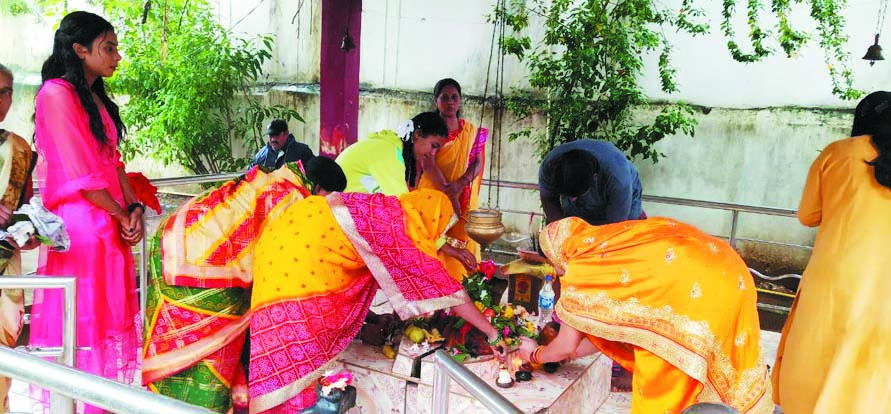 सावन के दूसरे सोमवार शिवालयों  में उमड़ी भक्तों की भीड़़