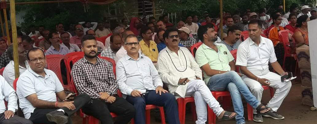 कर्मचारी-अधिकारी फेडरेशन ने दिया धरना, कहा जब तक मांग पूरी नहीं होगी जारी रहेगा प्रदर्शन