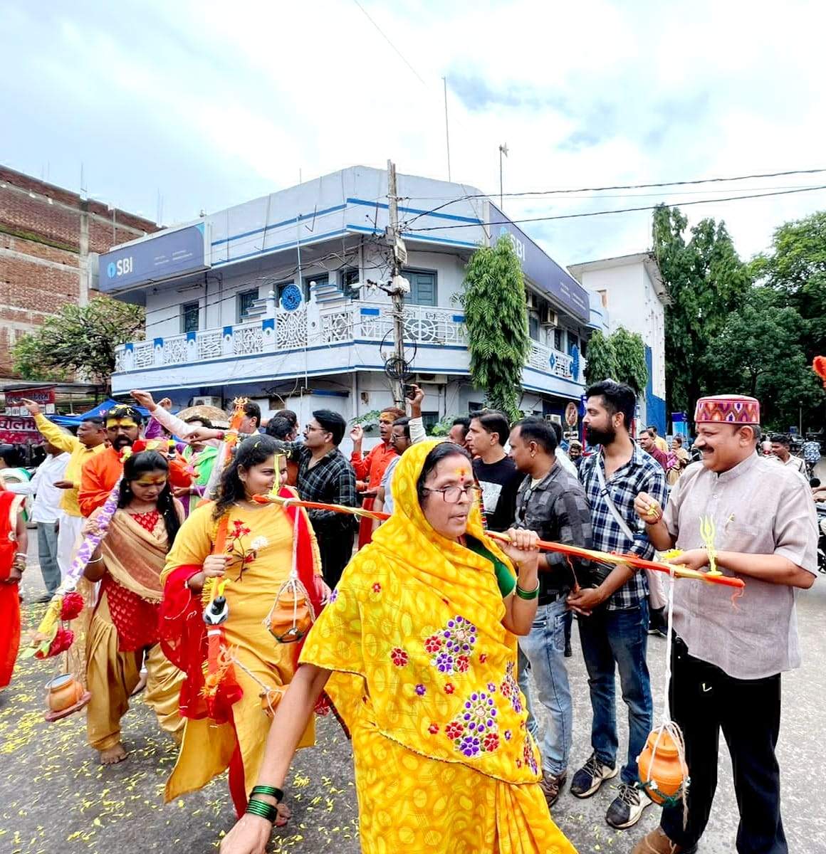 कावड़ यात्रा-महादेव की पालकी यात्रा का जगह-जगह स्वागत