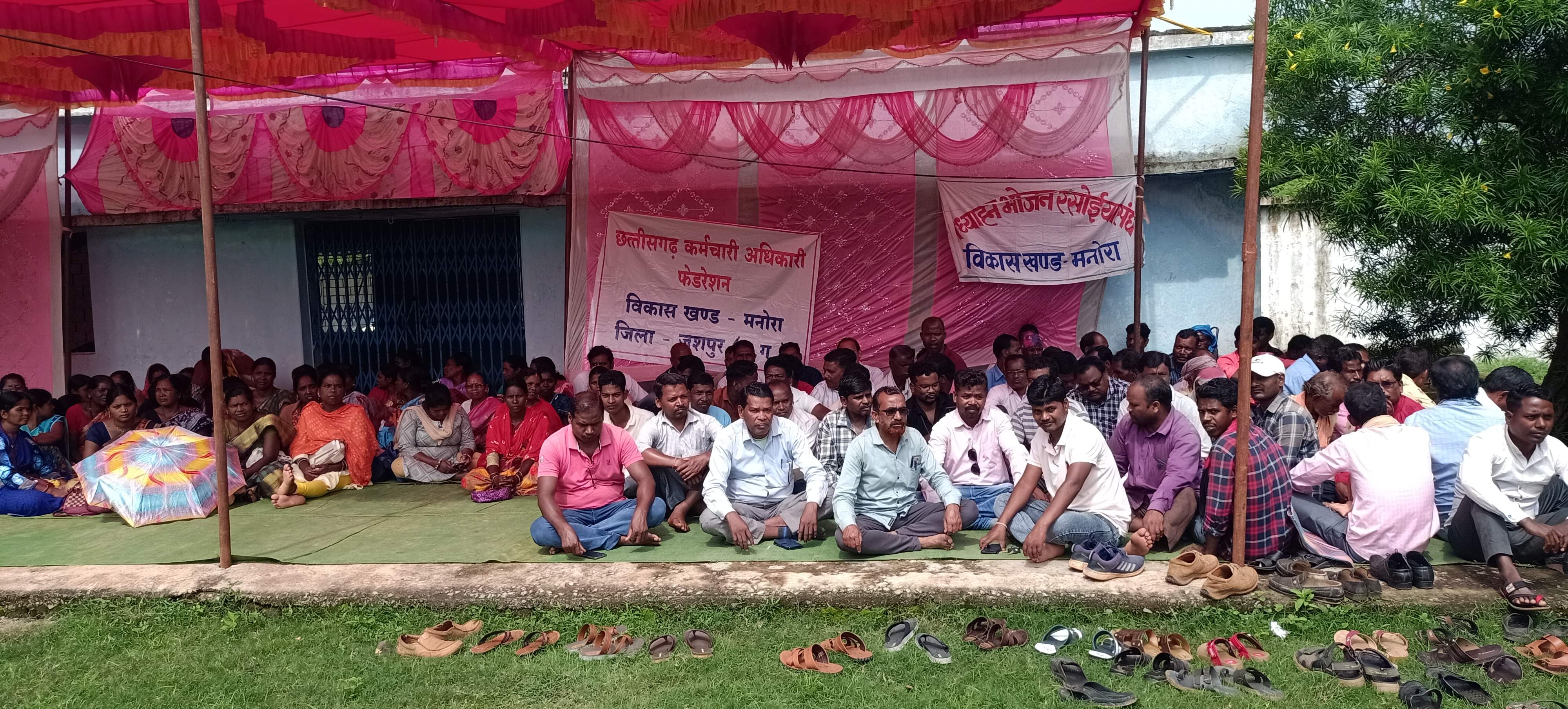 अधिकारी-कर्मचारी हड़ताल, जिले भर में दिखा असर, जगह-जगह प्रदर्शन