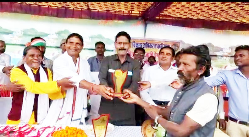 विशेष पिछड़ी बैगा समुदाय के लिए तरेगांव जंगल में पारंपरिक खेल स्पर्धाएं विशेष पिछड़ी बैगा समुदाय के लिए तरेगांव जंगल में पारंपरिक खेल स्पर्धाएं