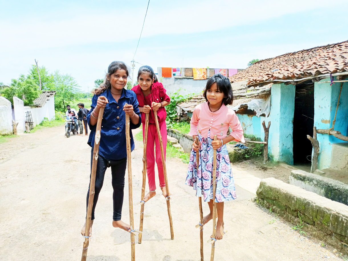 हरेली धूमधाम से मनी, बच्चों ने गेड़ी का लिया आनंद