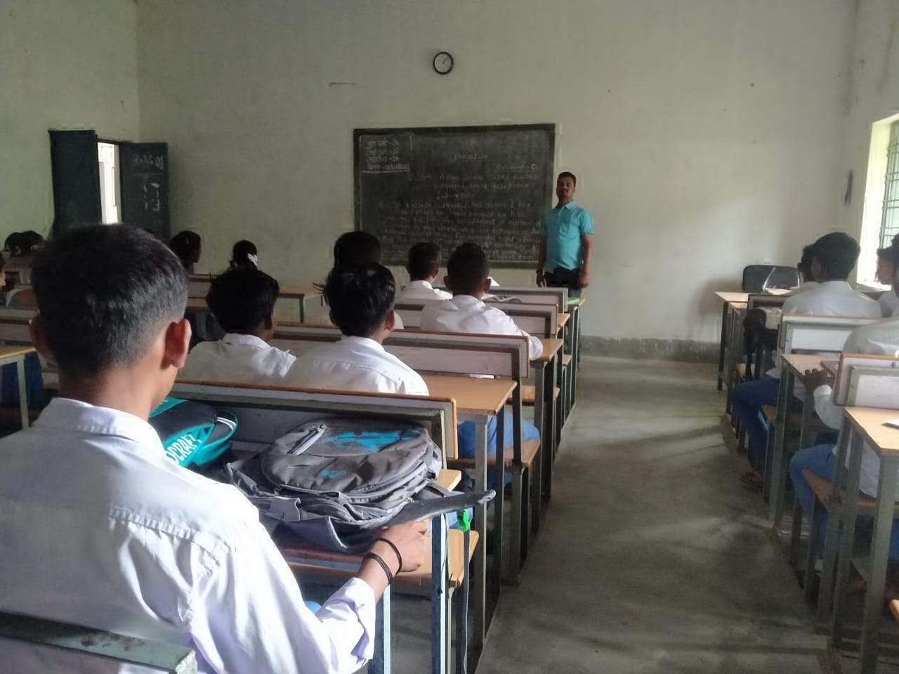 अतिथि शिक्षकों ने संभाला मोर्चा, विद्यालयों की गतिविधियों का कर रहे संचालन