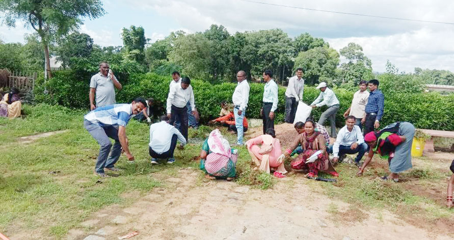 हड़ताल से कलेक्टोरेट में सन्नाटा हड़ताल से कलेक्टोरेट में सन्नाटा