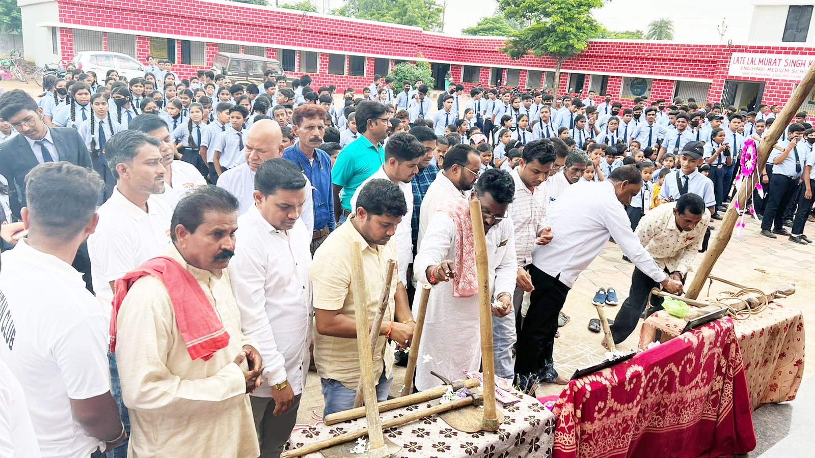 आत्मानंद स्कूल गंडई में धूमधाम से मनी हरेली आत्मानंद स्कूल गंडई में धूमधाम से मनी हरेली