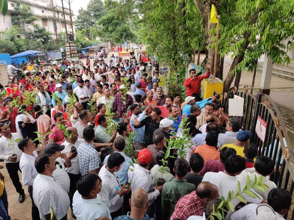 आंदोलन के 5वें दिन संभागायुक्त को ज्ञापन