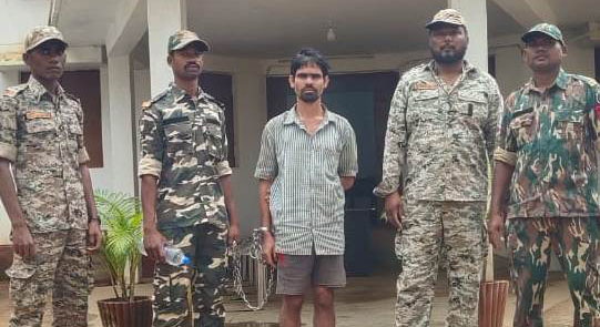 फरार आरोपी गिरफ्तार, जेल दाखिल फरार आरोपी गिरफ्तार, जेल दाखिल