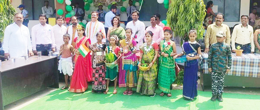 आत्मानन्द स्कूल बम्हनीडीह में हरेली की बिखरी खुशियां