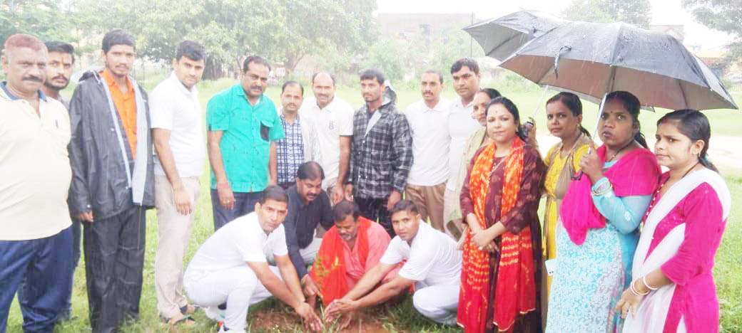 विश्व हिंदू परिषद ने रोपे पौधे