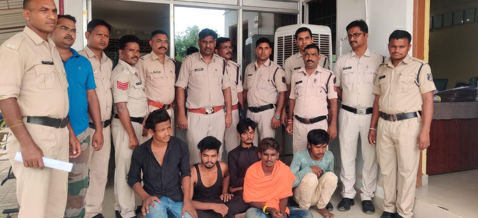 जेल प्रहरी से मारपीट करने वाले 4 गिरफ्तार