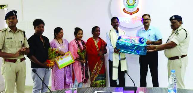 कांसाबेल थाना के प्रधान आरक्षक रामनरेश सेवानिवृत्त