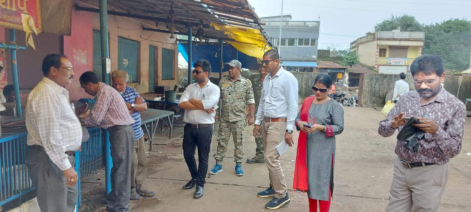 पॉलीथिन पर प्रतिबंध,  13 दुकानदारों पर जुर्माना