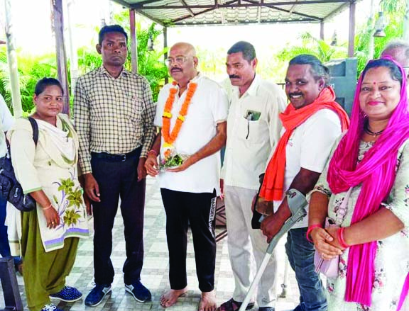 डोंगरगांव विधायक से मिले दिव्यांग, मांगों का ज्ञापन