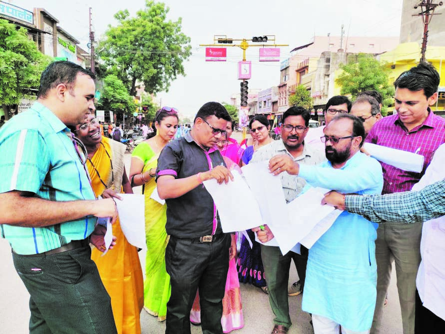 वेतन काटने के आदेश का  कर्मचारी अधिकारी फेडरेशन ने किया विरोध