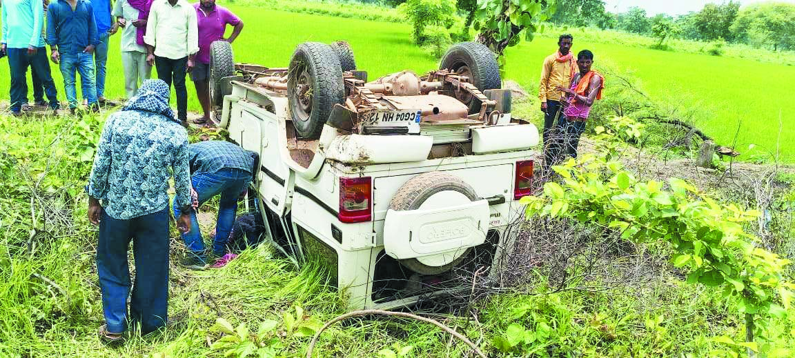 कार ने बोलेरो को मारी टक्कर, एक मौत, 4 घायल कार ने बोलेरो को मारी टक्कर, एक मौत, 4 घायल