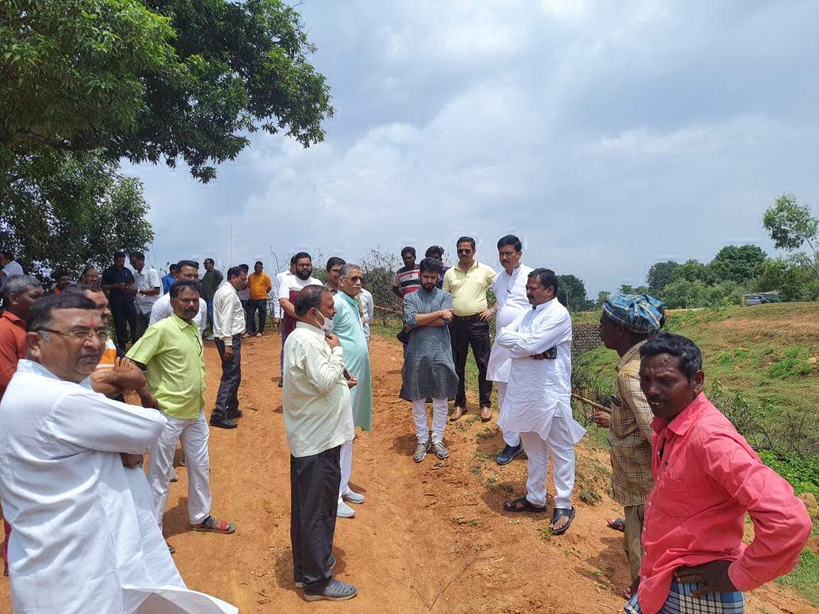 सिंहदेव ने सूखाग्रस्त गांवों का लिया जायजा किसानों ने कहा- लखनपुर को सूखा घोषित करें