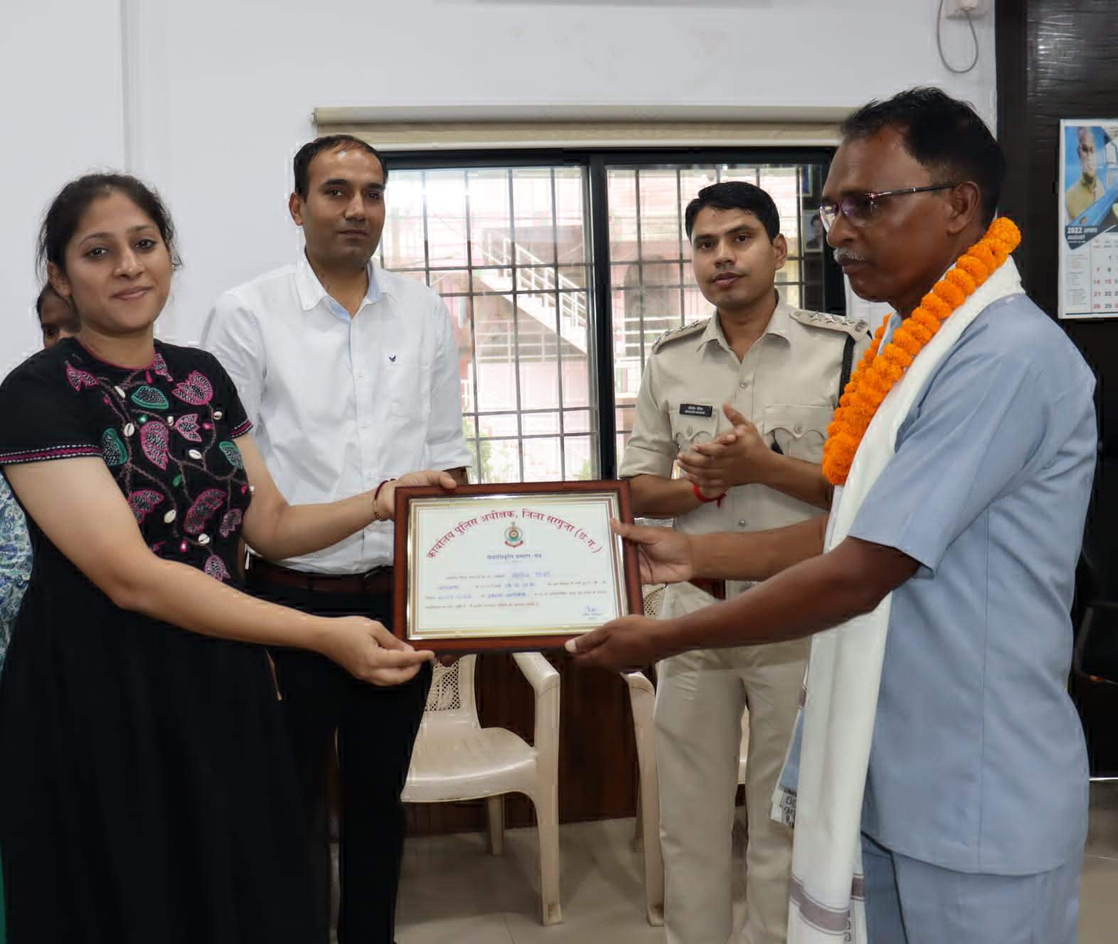 सेवानिवृत पुलिस अफसरों-कर्मियों को सम्मान कर दी विदाई