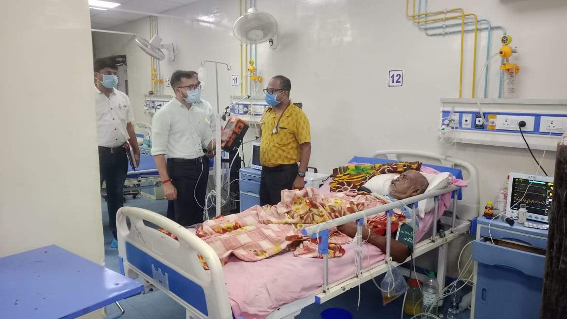 जिला अस्पताल का कलेक्टर ने किया निरीक्षण जिला अस्पताल का कलेक्टर ने किया निरीक्षण