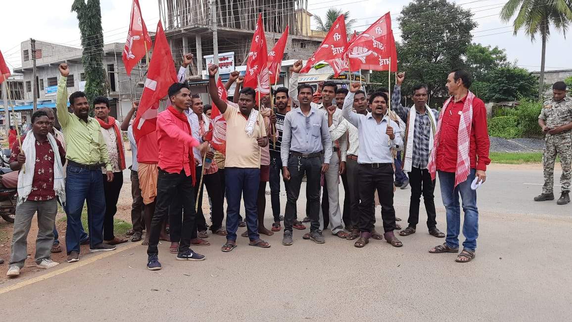जिले की समस्याओं का तत्काल निदान करने सीपीआई ने निकाली रैली, सौंपा ज्ञापन जिले की समस्याओं का तत्काल निदान करने सीपीआई ने निकाली रैली, सौंपा ज्ञापन