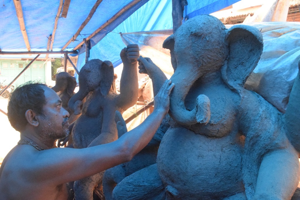  आकार ले रही है गणेश की प्रतिमाएं