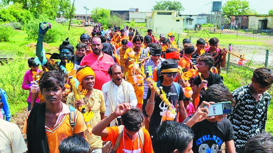 खिलोरा से भोरमदेव के लिए रवाना हुए कांवरिये खिलोरा से भोरमदेव के लिए रवाना हुए कांवरिये